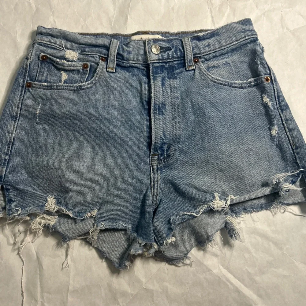 Abercrombie‎ & Fitch The Mom Short High Rise Distressed Denim Jean Shorts